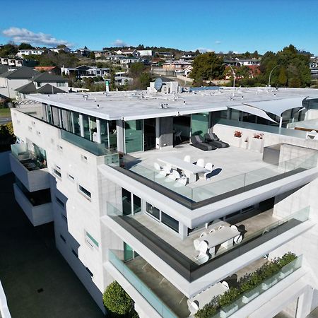 Aparthotel Sacred Waters Lac Taupo Extérieur photo The penthouse apartment at 100 on Oxford