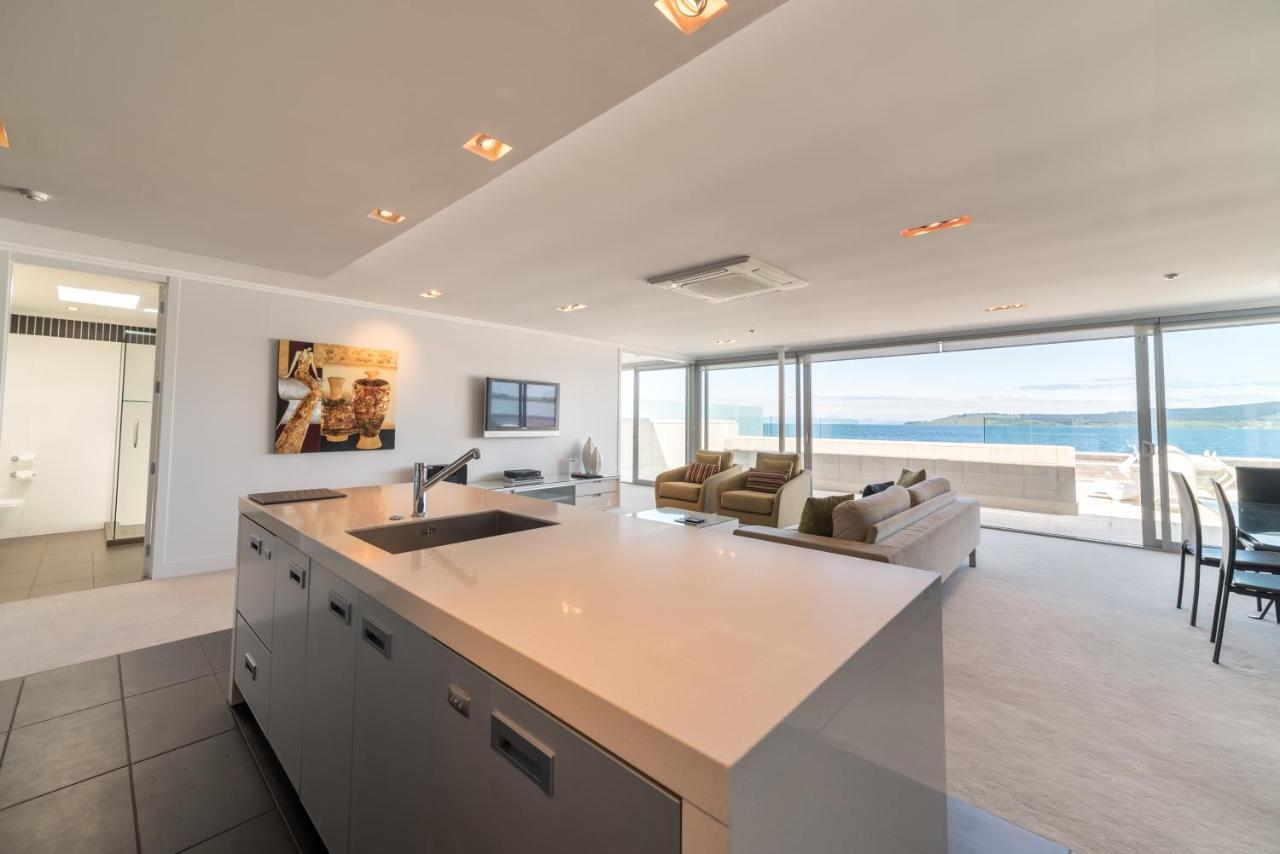 Aparthotel Sacred Waters Lac Taupo Extérieur photo A kitchen in a modern home