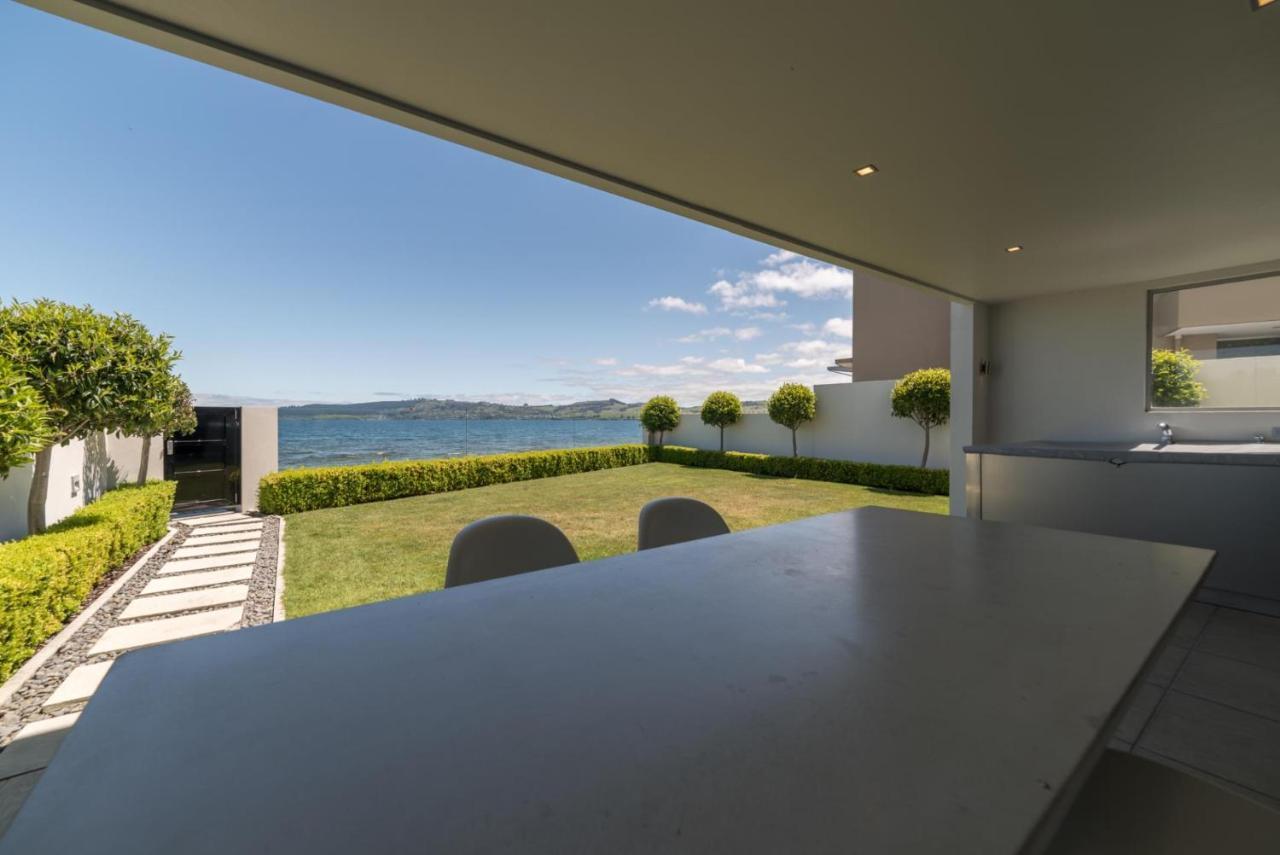 Aparthotel Sacred Waters Lac Taupo Extérieur photo The view from the kitchen