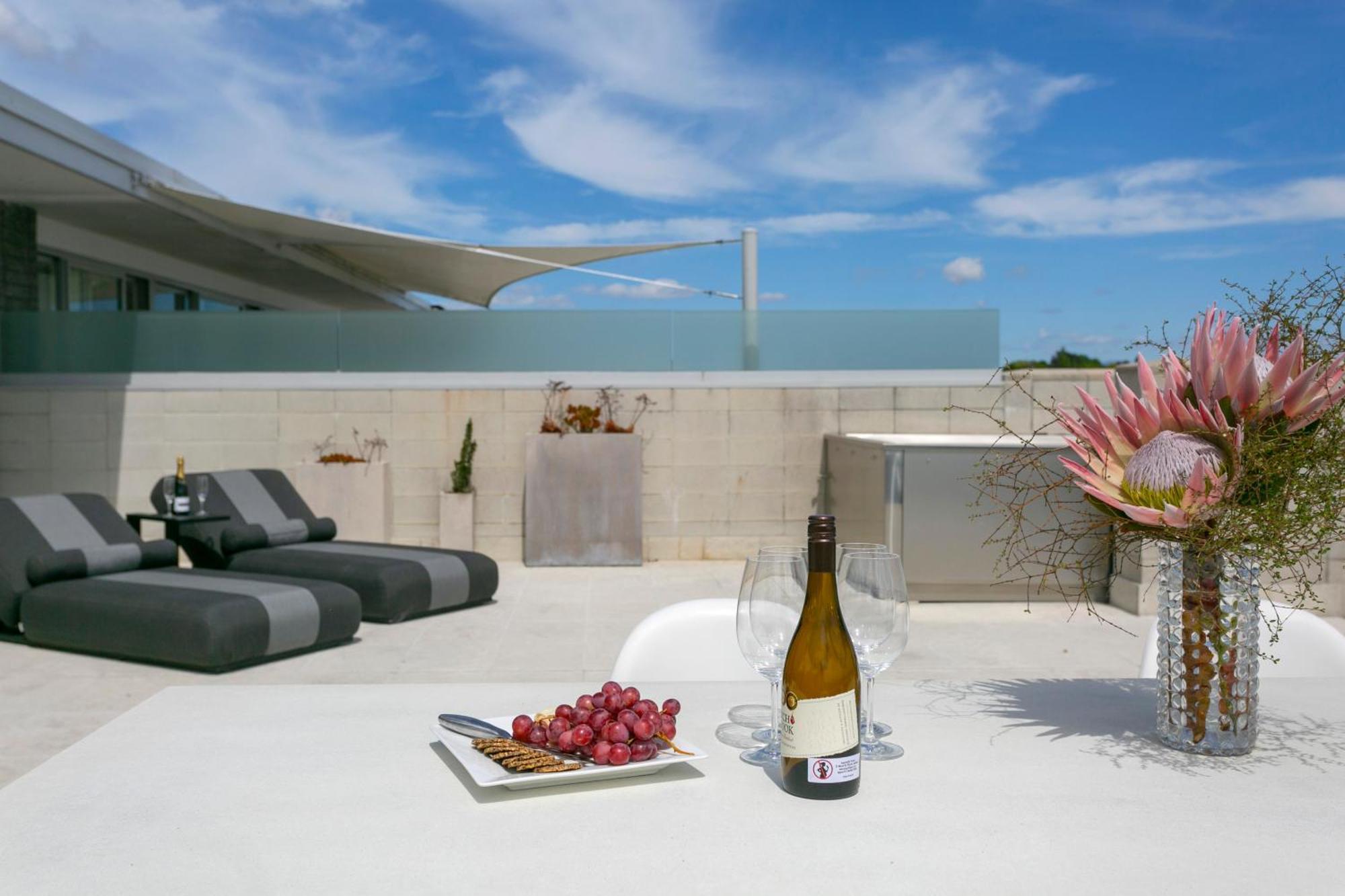 Aparthotel Sacred Waters Lac Taupo Extérieur photo The rooftop terrace