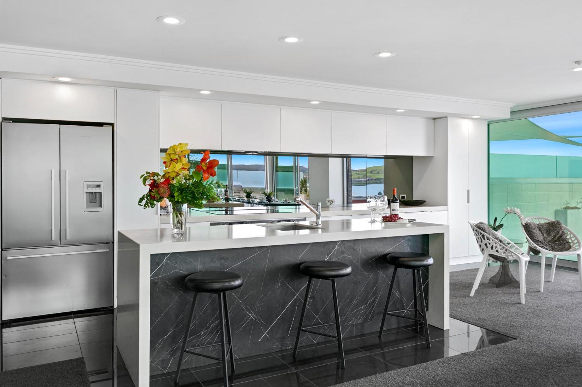 Aparthotel Sacred Waters Lac Taupo Extérieur photo A modern kitchen