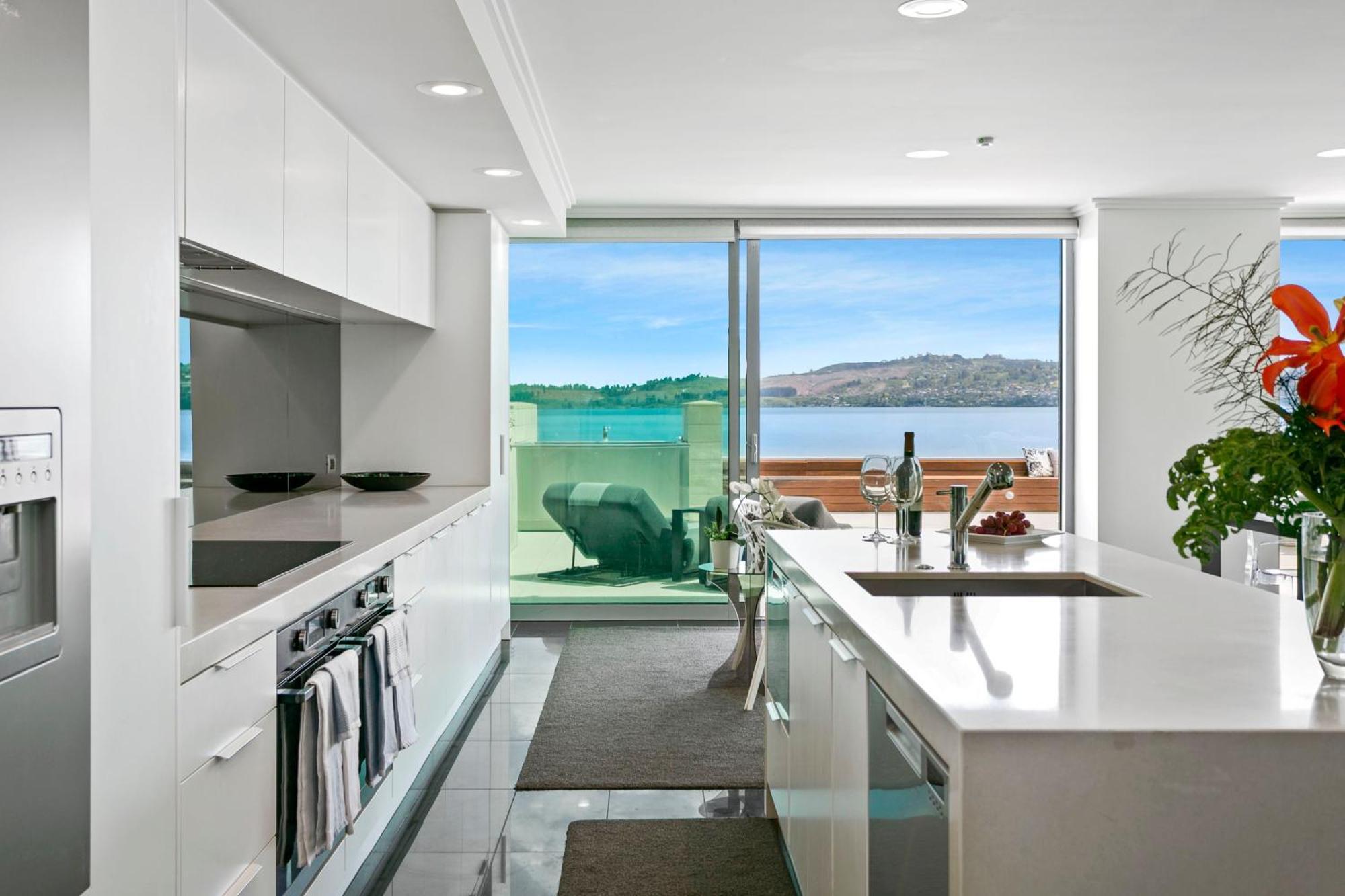 Aparthotel Sacred Waters Lac Taupo Extérieur photo A kitchen in a condominium
