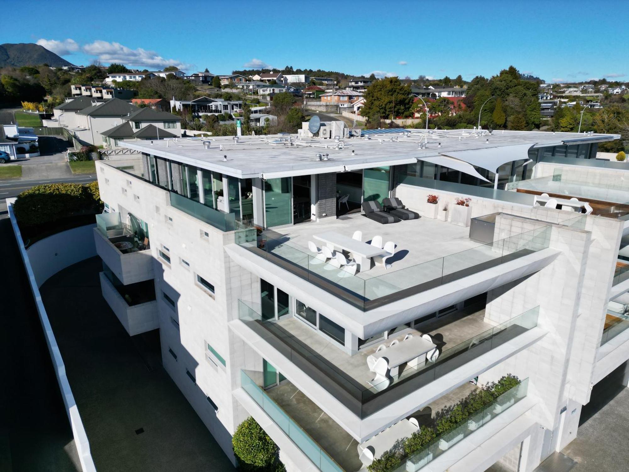 Aparthotel Sacred Waters Lac Taupo Extérieur photo The penthouse apartment at 100 on Oxford