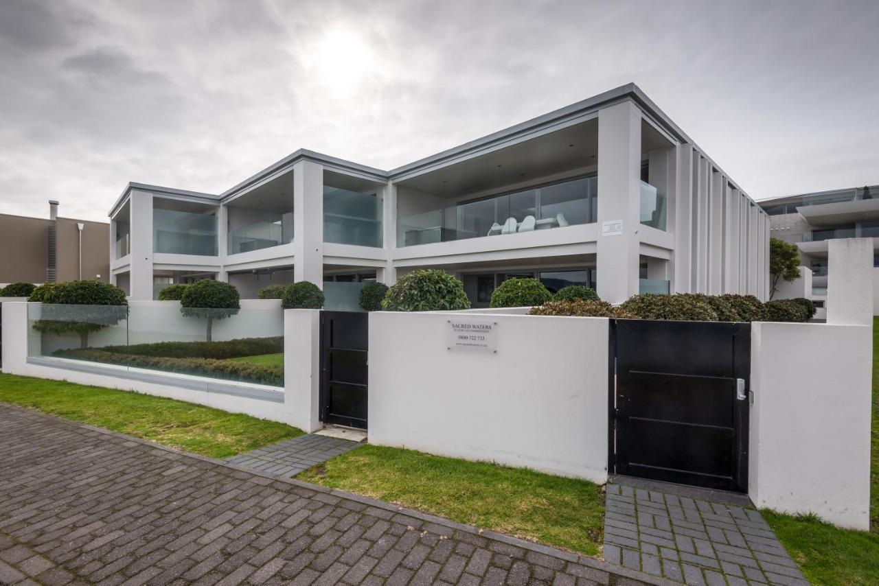 Aparthotel Sacred Waters Lac Taupo Extérieur photo A house in the suburb of Point Piper