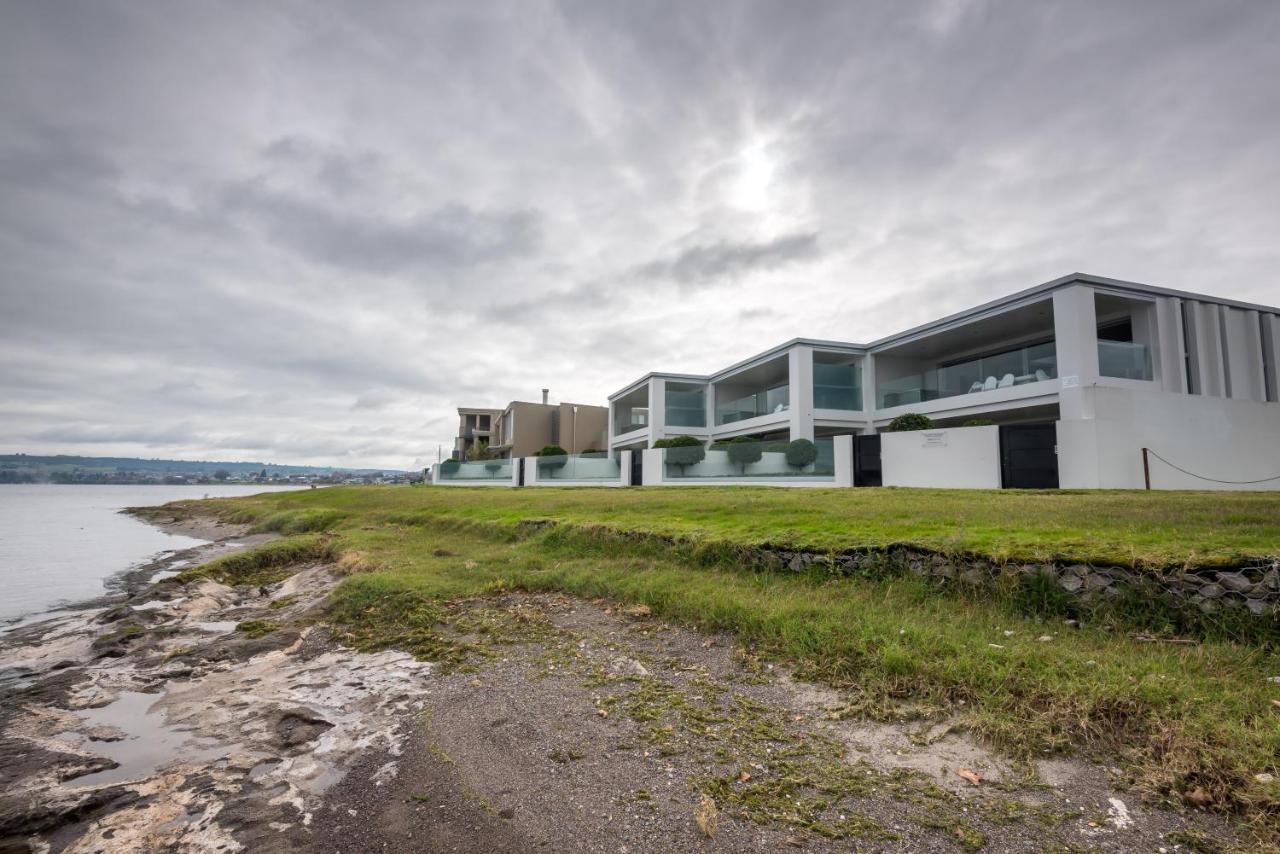 Aparthotel Sacred Waters Lac Taupo Extérieur photo Modern houses in the town