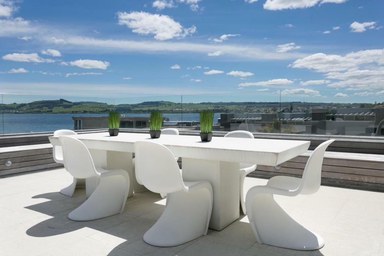 Aparthotel Sacred Waters Lac Taupo Extérieur photo Box stacking table