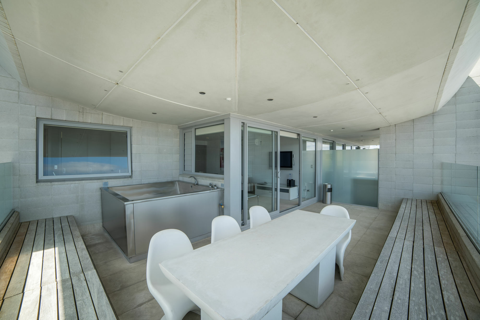 Aparthotel Sacred Waters Lac Taupo Extérieur photo The interior of the observation deck