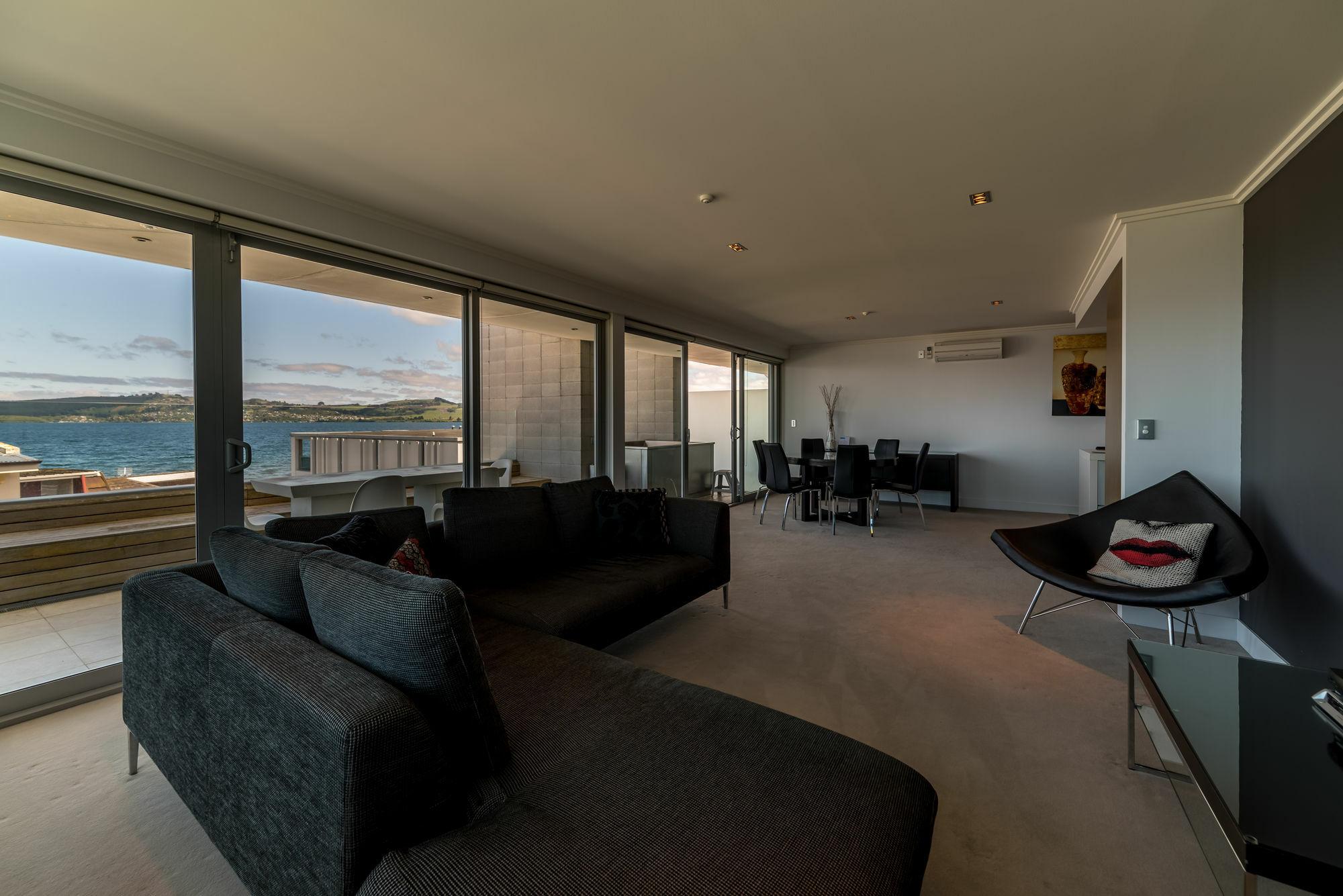 Aparthotel Sacred Waters Lac Taupo Extérieur photo A penthouse apartment at The Beacon